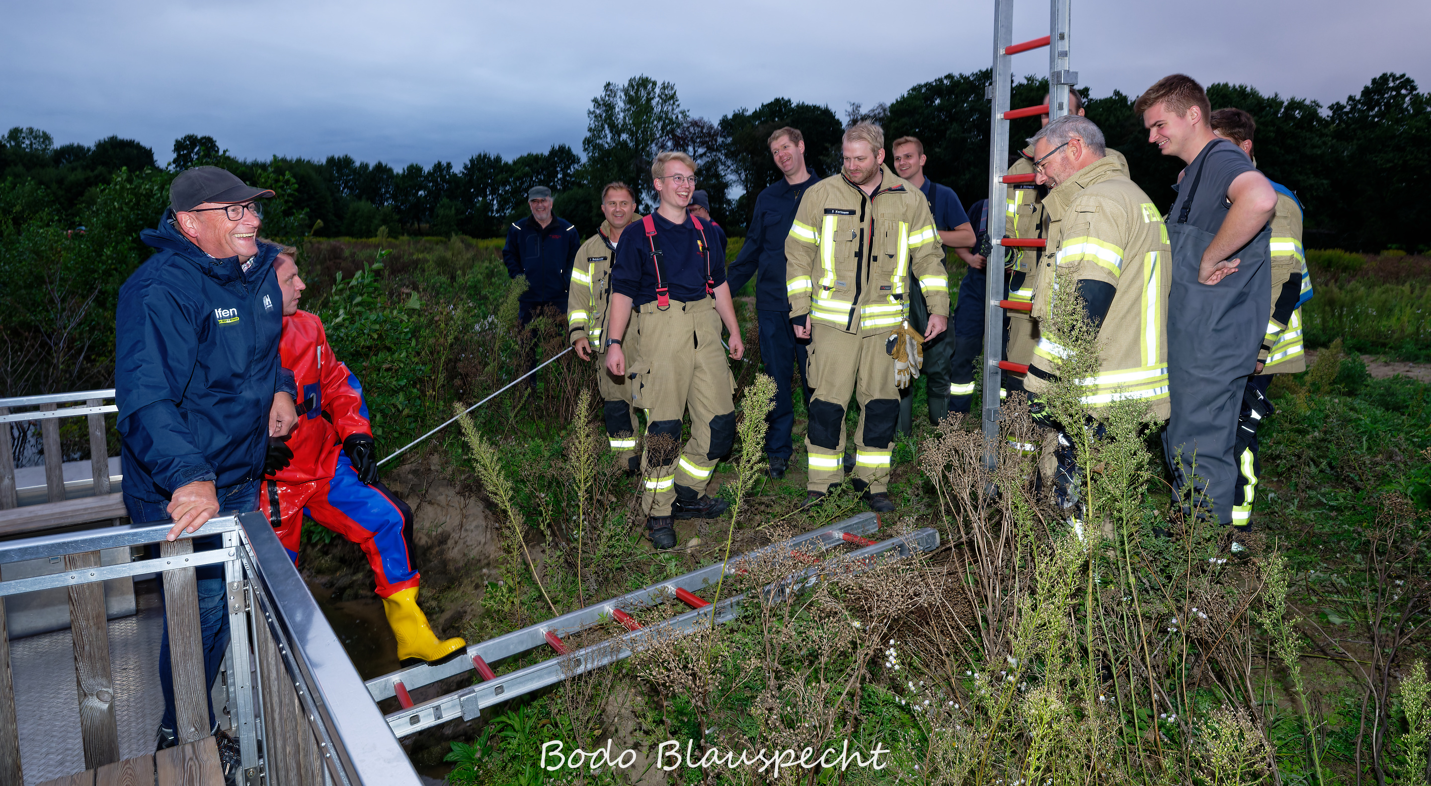 09.17 19.32 148   Feuerwehrübung   Steveraue WEB
